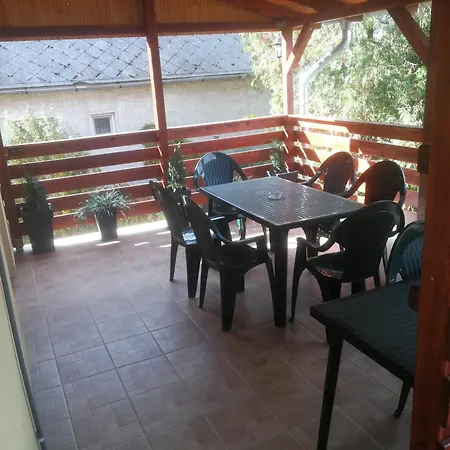 Napraforgo Vendeghaz Apartment