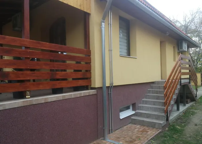 Napraforgó Apartman *